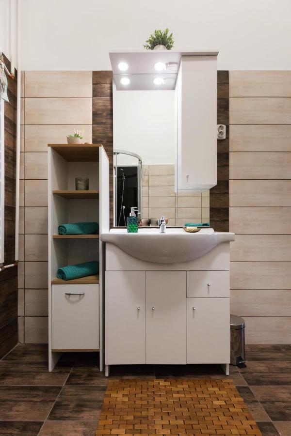 Eclectic Luxury & Spacious 2Br Ac Apt In Center 布达佩斯 外观 照片